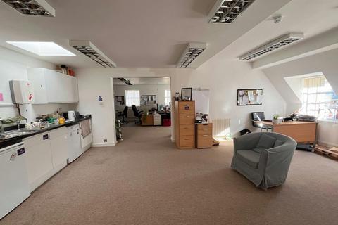 Office to rent, 2-4 Temple St Aylesbury HP20 2RH