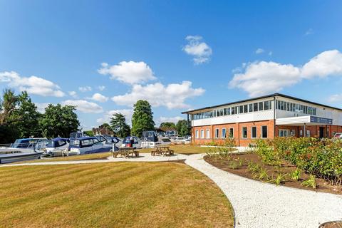 Warehouse to rent, Ferry Ln Bourne End SL8 5DZ
