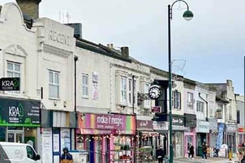 Retail property (high street) to rent, 94-96 Shirley High St Southampton SO16 4FB