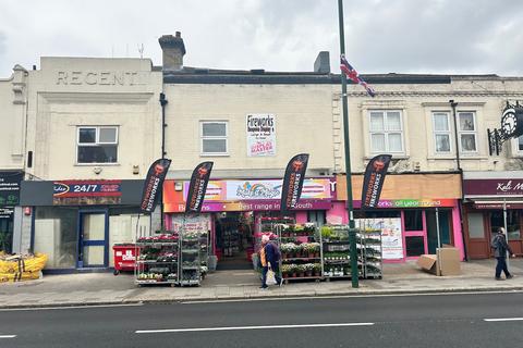 Retail property (high street) to rent, 94-96 Shirley High St Southampton SO16 4FB