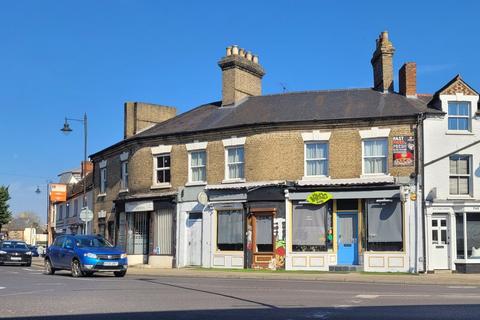 Retail property (high street) to rent, 5 High St Biggleswade SG18 0JE