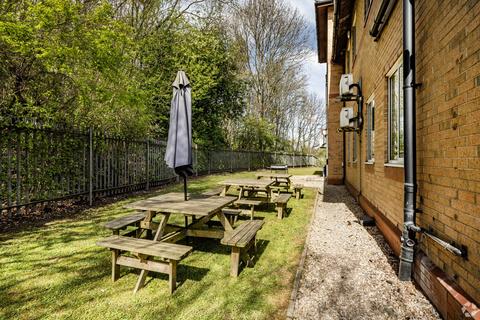 Office to rent, 170 Elland Rd Leeds LS11 8BU