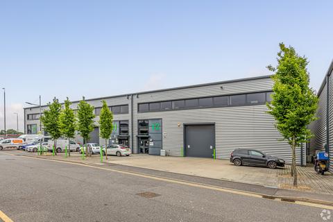 Distribution warehouse to rent, 101 Stephenson St London E16 4SA