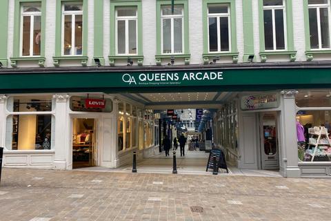 Retail property (high street) to rent, Briggate Leeds LS1 6LF