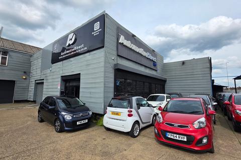 Industrial unit to rent, 377 North Circular Rd London N13 5UX