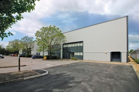 Industrial unit to rent, 1-4 Cartwright Rd Stevenage SG1 4QJ