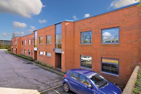 Distribution warehouse to rent, Little Mundells Welwyn Garden City AL7 1EW