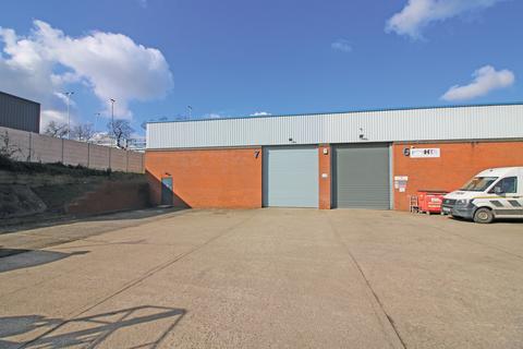 Distribution warehouse to rent, Little Mundells Welwyn Garden City AL7 1EW