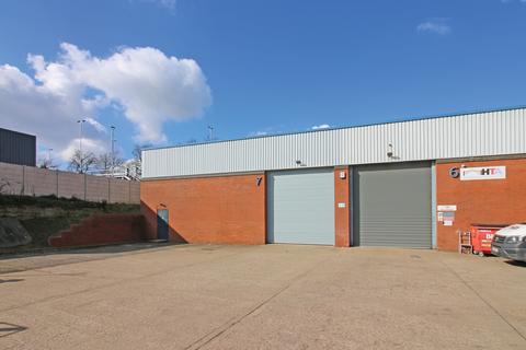 Distribution warehouse to rent, Little Mundells Welwyn Garden City AL7 1EW