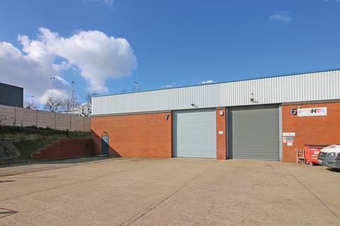 Distribution warehouse to rent, Little Mundells Welwyn Garden City AL7 1EW