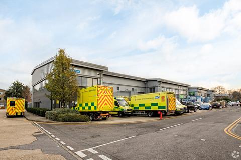 Distribution warehouse to rent, Clock Tower Rd Isleworth TW7 6DT