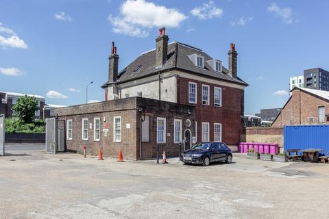 Office for sale, London E14