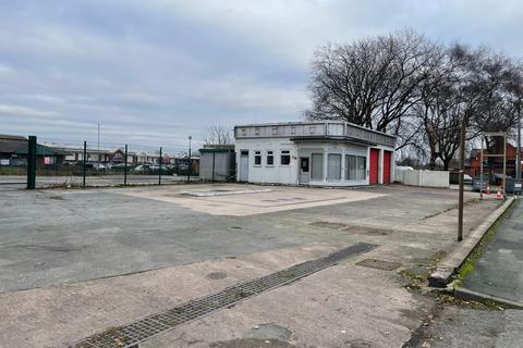 Retail property (high street) to rent, Knutsford Rd Warrington WA4 1AB