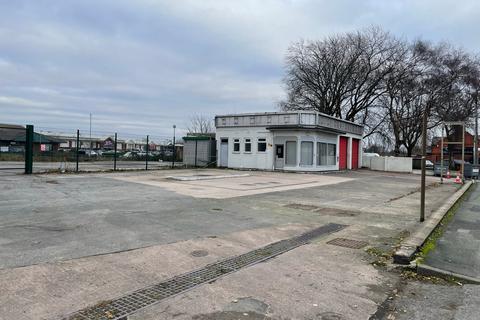 Retail property (high street) to rent, Knutsford Rd Warrington WA4 1AB