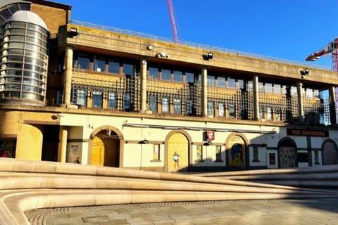 Retail property (high street) to rent, Market Para Gloucester GL1 1RL