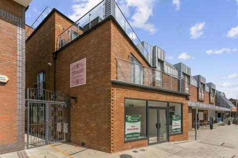 Retail property (high street) to rent, 21A Buckingham St Aylesbury HP20 2LA