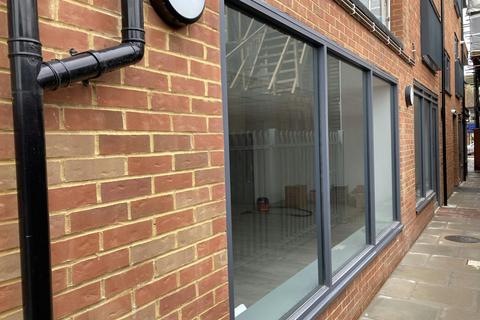 Retail property (high street) to rent, 21A Buckingham St Aylesbury HP20 2LA