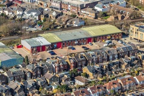 Warehouse to rent, Heathlands Clos Twickenham TW1 4BP