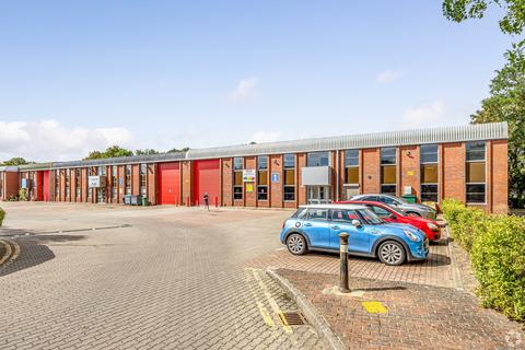 Warehouse to rent, Heathlands Clos Twickenham TW1 4BP