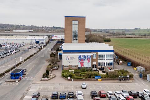 Distribution warehouse to rent, Garsington Rd Oxford OX4 2PG