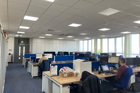 Distribution warehouse to rent, Garsington Rd Oxford OX4 2PG