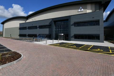 Distribution warehouse to rent, Samian Way Aylesbury HP22 5WJ
