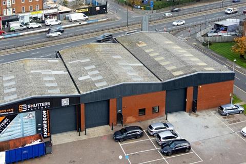 Distribution warehouse to rent, Fullers Way S Chessington KT9 1DQ