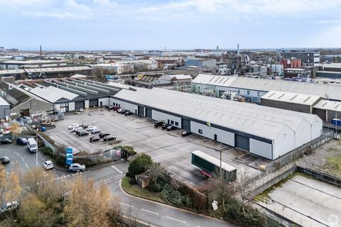 Warehouse to rent, Guinness Rd Manchester M17 1EB