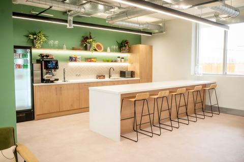 Office to rent, Charles Sq Bracknell RG12 1DL
