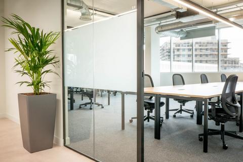 Office to rent, Charles Sq Bracknell RG12 1DL