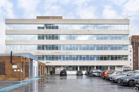 Office to rent, Charles Sq Bracknell RG12 1DL