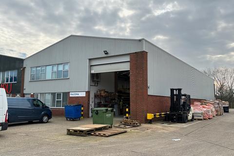 Warehouse to rent, Priors Way Maidenhead SL6 2HP