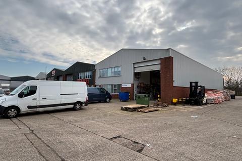 Warehouse to rent, Priors Way Maidenhead SL6 2HP
