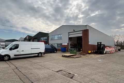Warehouse to rent, Priors Way Maidenhead SL6 2HP