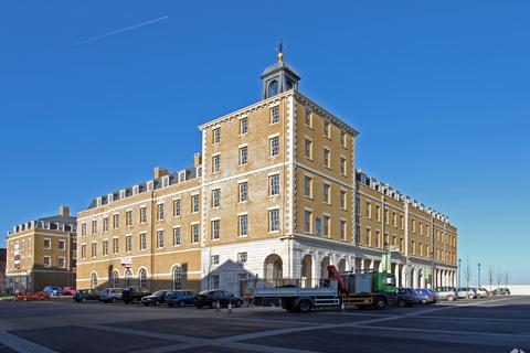 Office to rent, Queen Mother Sq Dorchester DT1 3BW