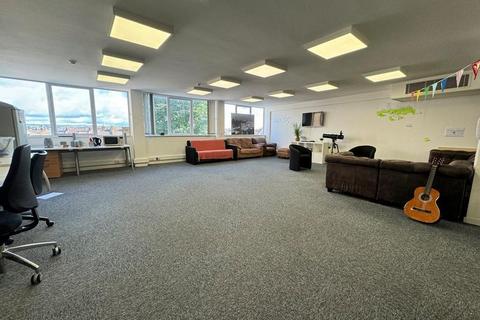 Office to rent, 33 Kingston Crescent Portsmouth PO2 8AA