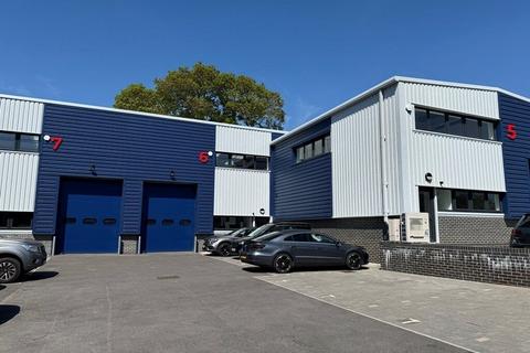 Warehouse to rent, 1-9 Winchester Hl Romsey SO51 7UT