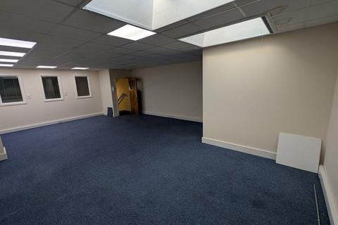 Warehouse to rent, Ampress Ln Lymington SO41 8LZ