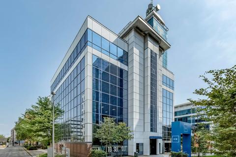 Property to rent, 1 Exchange Quay Manchester M5 3EA