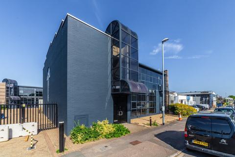 Warehouse to rent, Oakcroft Busines Park, Oakcroft Rd Chessington KT9 1RH