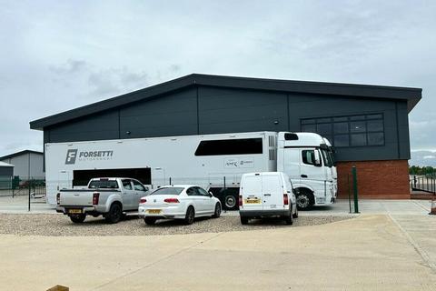Industrial development to rent, Harling Rd Norwich NR16 2JU