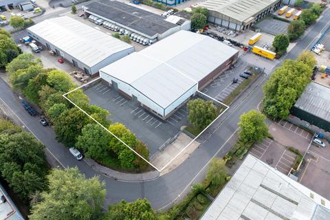 Distribution warehouse to rent, Majestic Rd Nursling SO16 0YT