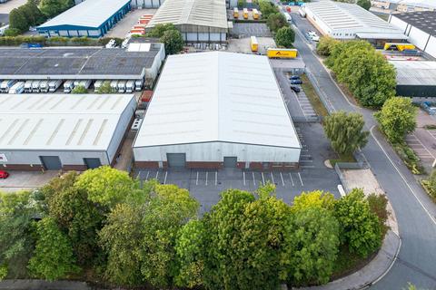 Distribution warehouse to rent, Majestic Rd Nursling SO16 0YT