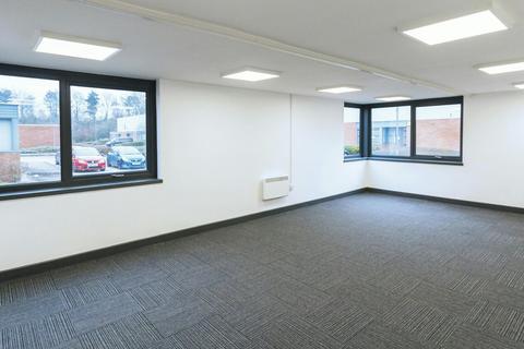 Warehouse to rent, Highlands Rd Solihull B90 4NY