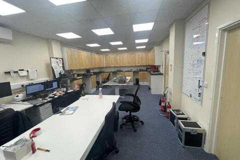 Warehouse to rent, Hercules Way Farnborough GU14 6UU