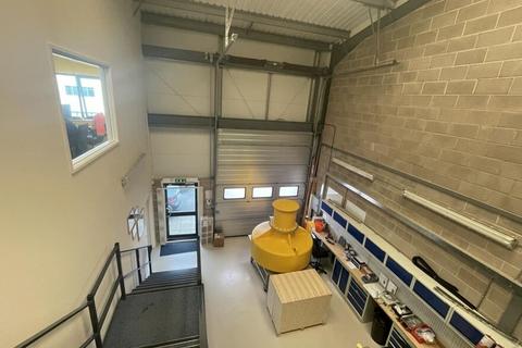 Warehouse to rent, Hercules Way Farnborough GU14 6UU