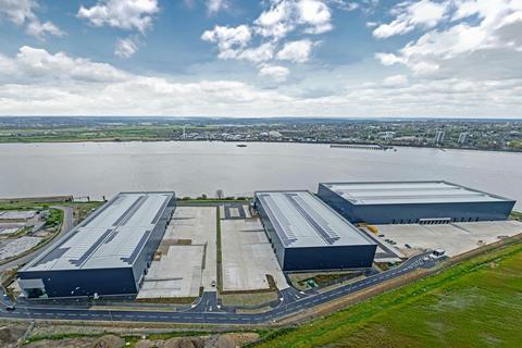Distribution warehouse to rent, Coldharbour Ln Rainham RM13 9BJ