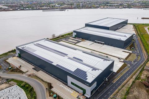 Distribution warehouse to rent, Coldharbour Ln Rainham RM13 9BJ