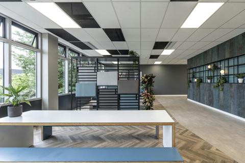 Office to rent, Cain Rd Bracknell RG12 1HL