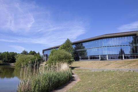 Office to rent, Cain Rd Bracknell RG12 1HL